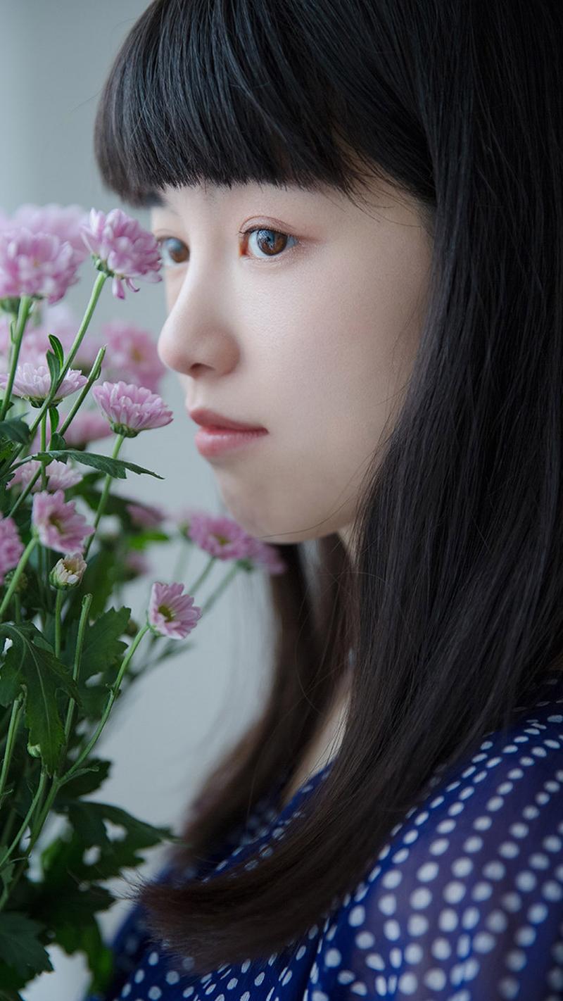 齐刘海清纯文艺美女写真图片手机壁纸